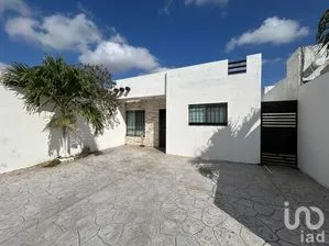 NEX-291606 - Casa en Renta, con 2 recamaras, con 1 baño, con 117 m2 de construcción en Las Américas, CP 97302, Yucatán.