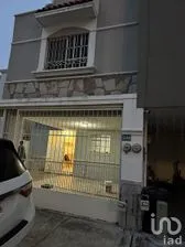 NEX-285118 - Casa en Renta, con 4 recamaras, con 4 baños en Privadas Del Parque, CP 66633, Nuevo León.