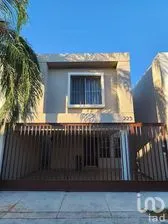 NEX-288904 - Casa en Renta, con 3 recamaras, con 2 baños en Privadas Del Parque, CP 66633, Nuevo León.