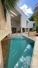 NEX-223696 - Casa en Venta, con 3 recamaras, con 4 baños, con 400 m2 de construcción.