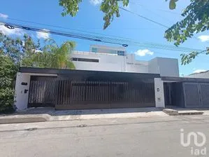 NEX-299143 - Casa en Renta, con 4 recamaras, con 4 baños, con 348 m2 de construcción.