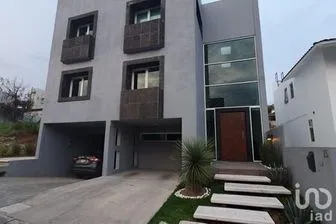 NEX-200092 - Casa en Renta, con 4 recamaras, con 5 baños, con 490 m2 de construcción en Bosque Esmeralda, CP 52930, Estado De México.