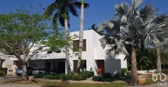 NEX-276641 - Casa en Venta, con 3 recamaras, con 4 baños, con 635.34 m2 de construcción en Yucatán Country Club, CP 97308, Yucatán.