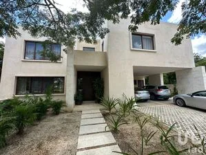 NEX-276731 - Casa en Venta, con 500 m2 de construcción en Yucatán Country Club, CP 97308, Yucatán.