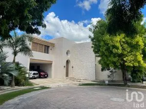 NEX-276770 - Casa en Venta, con 4 recamaras, con 4 baños, con 650 m2 de construcción en Yucatán Country Club, CP 97308, Yucatán.