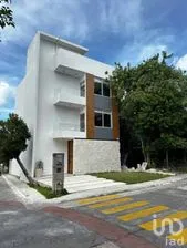 NEX-276772 - Casa en Venta, con 5 recamaras, con 4 baños, con 278.64 m2 de construcción.
