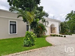 NEX-277067 - Casa en Venta, con 4 recamaras, con 6 baños, con 700 m2 de construcción en Dzibilchaltún, CP 97305, Yucatán.