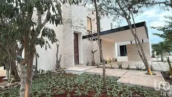 NEX-284962 - Casa en Venta, con 4 recamaras, con 5 baños, con 313.28 m2 de construcción en Yucatán Country Club, CP 97308, Yucatán.