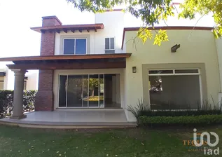 NEX-292263 - Casa en Venta, con 4 recamaras, con 4 baños, con 224 m2 de construcción en Club de Golf Tequisquiapan, CP 76799, Querétaro.