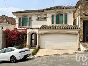 NEX-292276 - Casa en Renta, con 3 recamaras, con 4 baños, con 478 m2 de construcción en Zona San Agustín, CP 66260, Nuevo León.