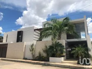 NEX-296253 - Casa en Venta, con 3 recamaras, con 4 baños, con 477 m2 de construcción.