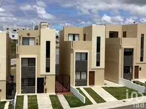 NEX-268338 - Casa en Venta, con 3 recamaras, con 2 baños, con 96.34 m2 de construcción en Real de Rosarito II, CP 22706, Baja California.