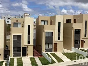 NEX-280118 - Casa en Venta, con 3 recamaras, con 2 baños, con 96.1 m2 de construcción en Plan Libertador, CP 22706, Baja California.