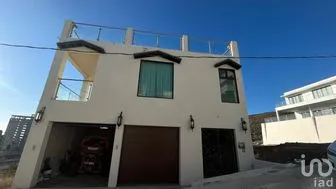 NEX-280122 - Casa en Renta, con 4 recamaras, con 4 baños, con 350 m2 de construcción en Villas de San Pedro, CP 22740, Baja California.