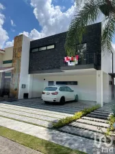 NEX-80199 - Casa en Venta, con 3 recamaras, con 4 baños, con 255 m2 de construcción en Santa Catalina, CP 45019, Jalisco.