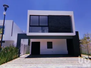 NEX-84532 - Casa en Venta, con 3 recamaras, con 4 baños, con 354 m2 de construcción en Residencial Patria, CP 45160, Jalisco.