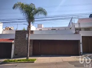 NEX-84539 - Casa en Venta, con 3 recamaras, con 3 baños, con 380 m2 de construcción en Providencia 1a Secc, CP 44630, Jalisco.