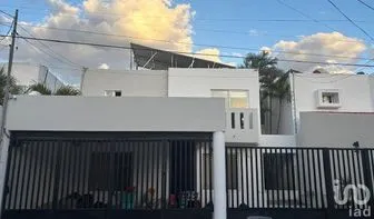 NEX-292253 - Casa en Renta, con 4 recamaras, con 2 baños en Montebello, CP 97113, Yucatán.