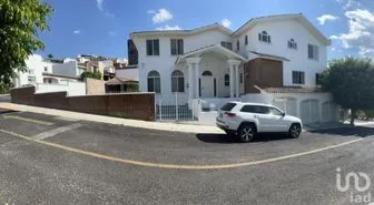 NEX-266678 - Casa en Venta, con 5 recamaras, con 8 baños, con 621.95 m2 de construcción en El Pedregal de Querétaro, CP 76144, Querétaro.