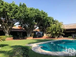 NEX-200690 - Casa en Venta, con 4 recamaras, con 4 baños, con 607 m2 de construcción.