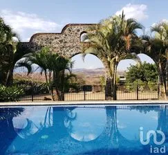 NEX-200692 - Casa en Venta, con 5 recamaras, con 6 baños, con 721 m2 de construcción.