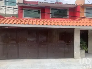 NEX-107264 - Casa en Venta, con 4 recamaras, con 4 baños, con 320 m2 de construcción en Jardines Bellavista, CP 54054, México.