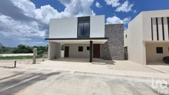 NEX-232385 - Casa en Venta, con 3 recamaras, con 4 baños, con 294 m2 de construcción en Tixcuytún, CP 97305, Yucatán.