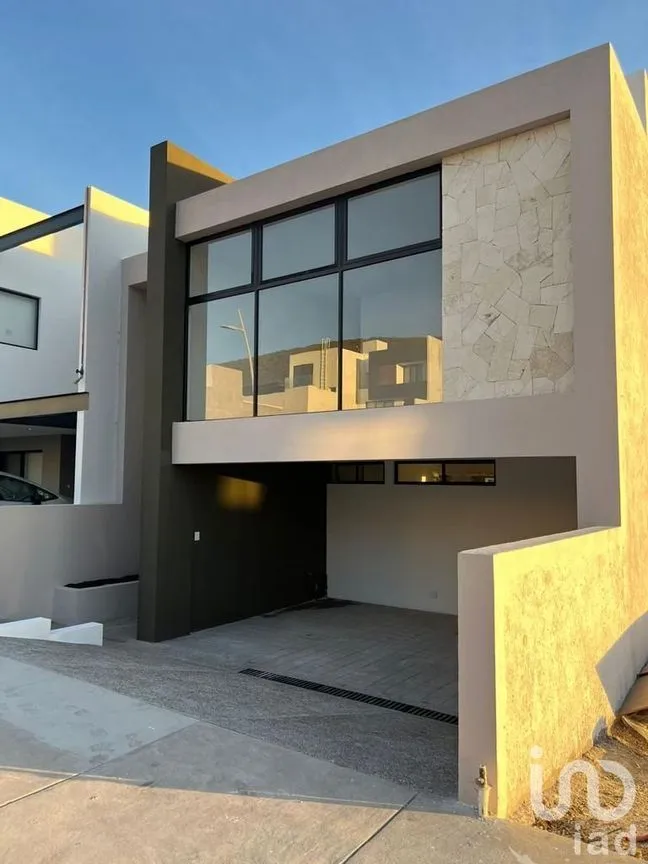 Casa en Venta en Residencial el Refugio, Querétaro, Querétaro | NEX-232431 | iad México | Foto 2 de 34