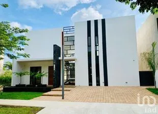 NEX-232439 - Casa en Venta, con 3 recamaras, con 3 baños, con 352 m2 de construcción en Cabo Norte, CP 97305, Yucatán.