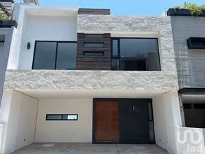 NEX-232492 - Casa en Venta, con 3 recamaras, con 4 baños, con 240 m2 de construcción en Residencial Lago Esmeralda, CP 52989, Estado De México.