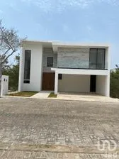 NEX-232512 - Casa en Venta, con 3 recamaras, con 3 baños, con 338 m2 de construcción.