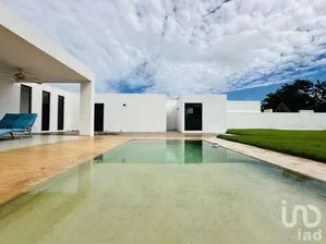 NEX-268440 - Casa en Venta, con 3 recamaras, con 5 baños, con 293 m2 de construcción en Vega del Mayab, CP 97346, Yucatán.