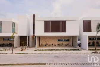 NEX-268466 - Casa en Venta, con 3 recamaras, con 6 baños, con 597 m2 de construcción en Xcanatún, CP 97302, Yucatán.