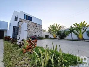 NEX-269561 - Casa en Venta, con 3 recamaras, con 4 baños, con 233.28 m2 de construcción.