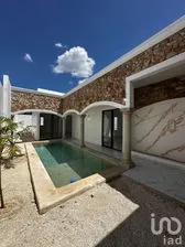 NEX-270626 - Casa en Venta, con 3 recamaras, con 3 baños, con 207 m2 de construcción.