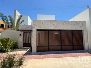 NEX-271614 - Casa en Venta, con 4 recamaras, con 5 baños en México Norte, CP 97128, Yucatán.
