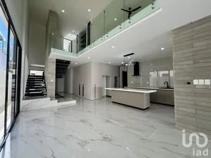 NEX-272033 - Casa en Venta, con 4 recamaras, con 6 baños, con 391.9 m2 de construcción en Santa María Yaxché, CP 97308, Yucatán.