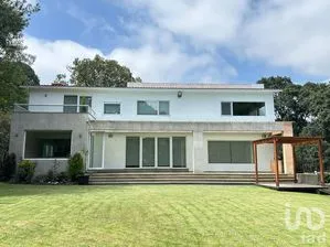 NEX-273638 - Casa en Venta, con 4 recamaras, con 7 baños, con 700 m2 de construcción en Hacienda de Valle Escondido, CP 52937, Estado de México.