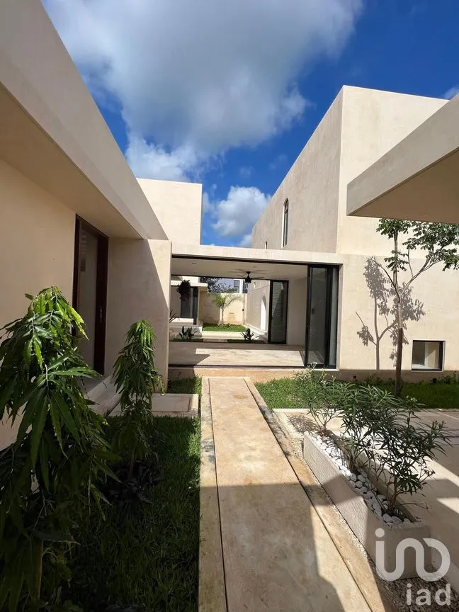 Casa en Venta en Xcanatún, Mérida, Yucatán | NEX-284133 | iad México | Foto 1 de 9