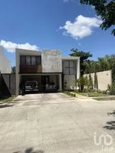NEX-284136 - Casa en Venta, con 4 recamaras, con 6 baños, con 319.39 m2 de construcción.