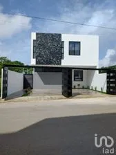 NEX-284146 - Casa en Venta, con 3 recamaras, con 4 baños, con 225 m2 de construcción.