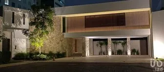 NEX-284150 - Casa en Venta, con 5 recamaras, con 9 baños, con 1140 m2 de construcción.