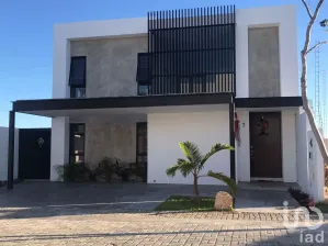 NEX-80977 - Casa en Venta, con 3 recamaras, con 3 baños, con 315 m2 de construcción en Chablekal, CP 97302, Yucatán.