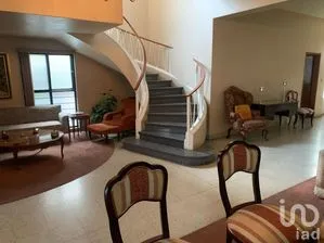 NEX-277840 - Casa en Venta, con 6 recamaras, con 3 baños, con 655 m2 de construcción en Vallarta Poniente, CP 44110, Jalisco.