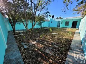 NEX-227960 - Casa en Venta, con 2 recamaras, con 1 baño, con 113.41 m2 de construcción en Del Sur, CP 97287, Yucatán.