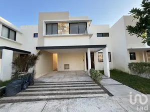NEX-274167 - Casa en Venta, con 3 recamaras, con 2 baños.