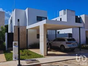 NEX-288575 - Casa en Venta, con 3 recamaras, con 4 baños, con 181.7 m2 de construcción.