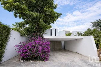 NEX-294526 - Casa en Venta, con 3 recamaras, con 4 baños, con 302 m2 de construcción en Cholul, CP 97305, Yucatán.