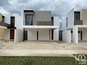 NEX-296978 - Casa en Renta, con 3 recamaras, con 4 baños.