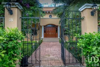 NEX-201463 - Casa en Venta, con 4 recamaras, con 4 baños, con 400 m2 de construcción.